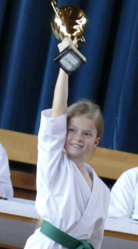 Grand Champion Pokal für Arina - Bravo